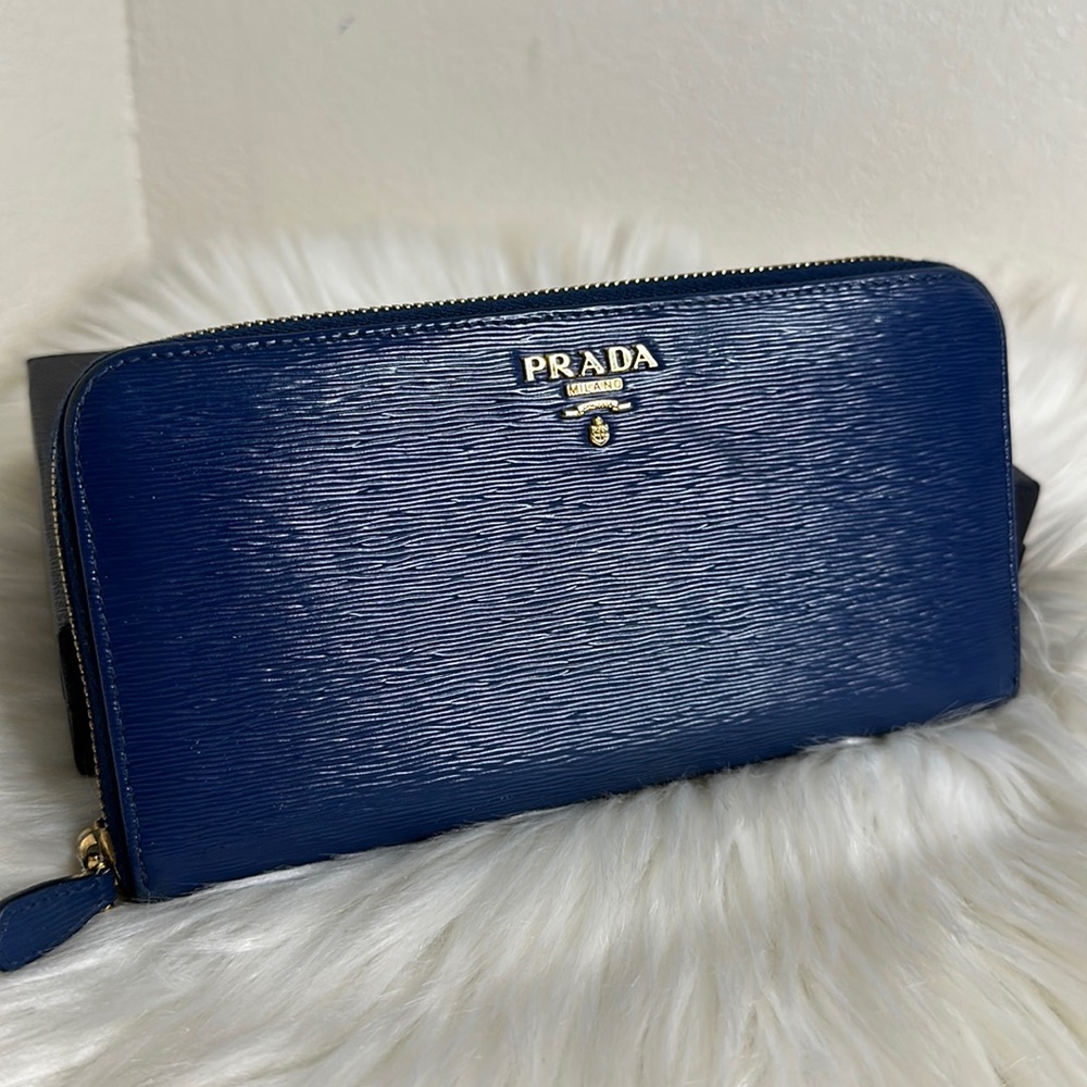 💯Authentic Prada Zipped Around Long Wallet🍀